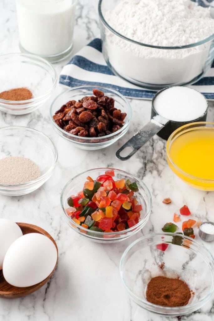 Hot cross buns ingredients.