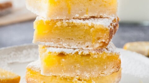 Homemade easy lemon bars featured photo.