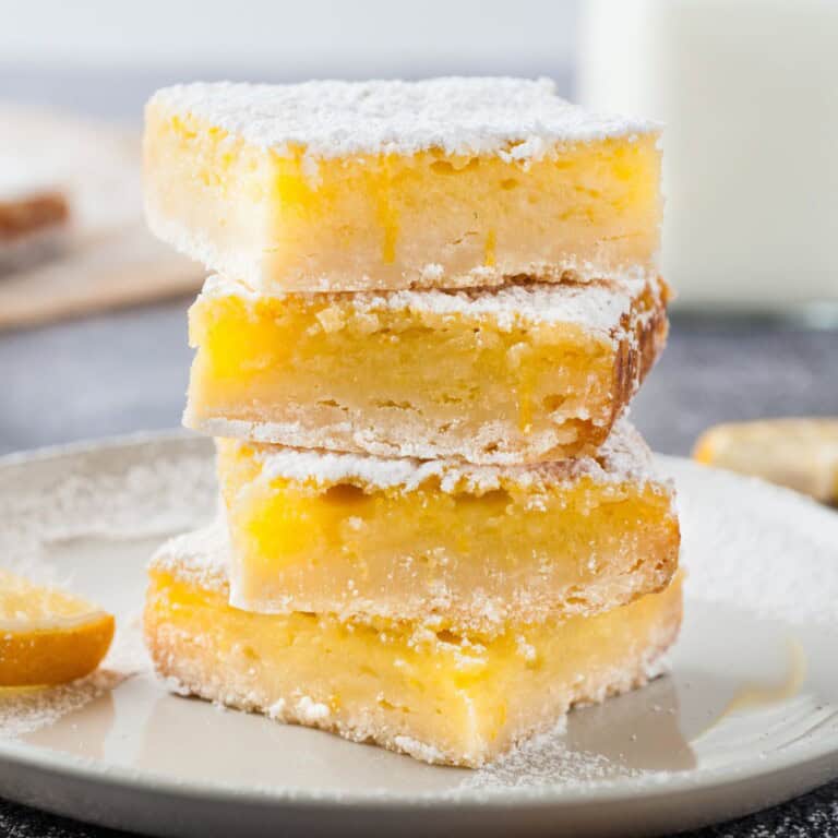 Homemade easy lemon bars featured photo.