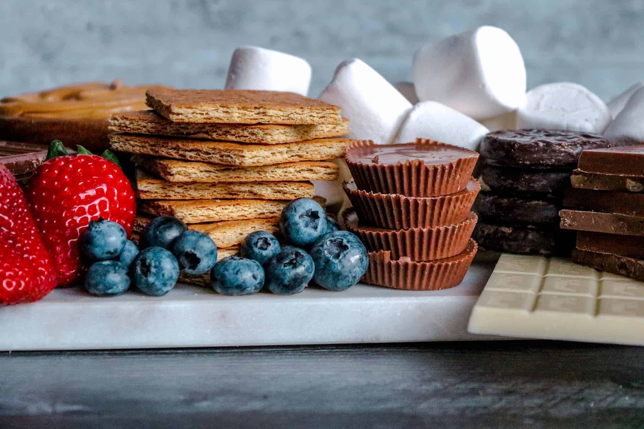 How to Make a Loaded S'mores Board: Head on shot of s'mores board
