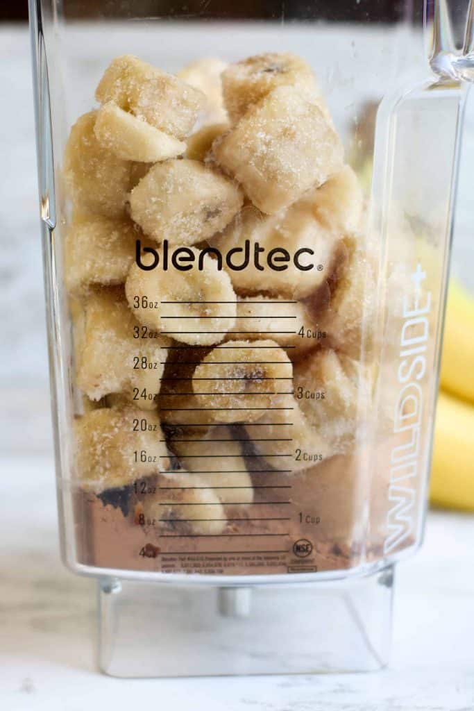 Bananas and cocoa in a blender.