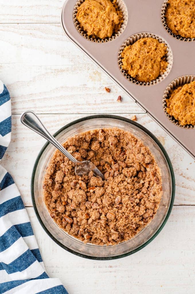 Crumble topping for whole wheat pumpkin muffins.