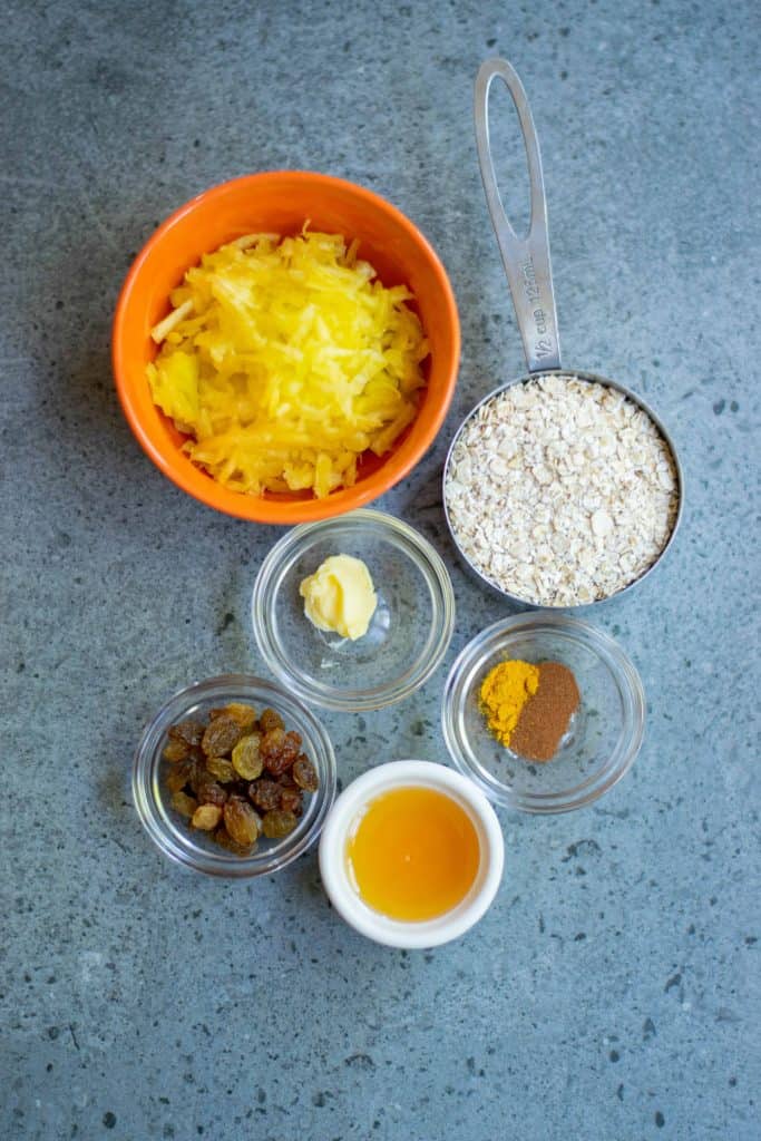 Shredded pumpkin, oats, vegan butter, agave syrup and turmeric.