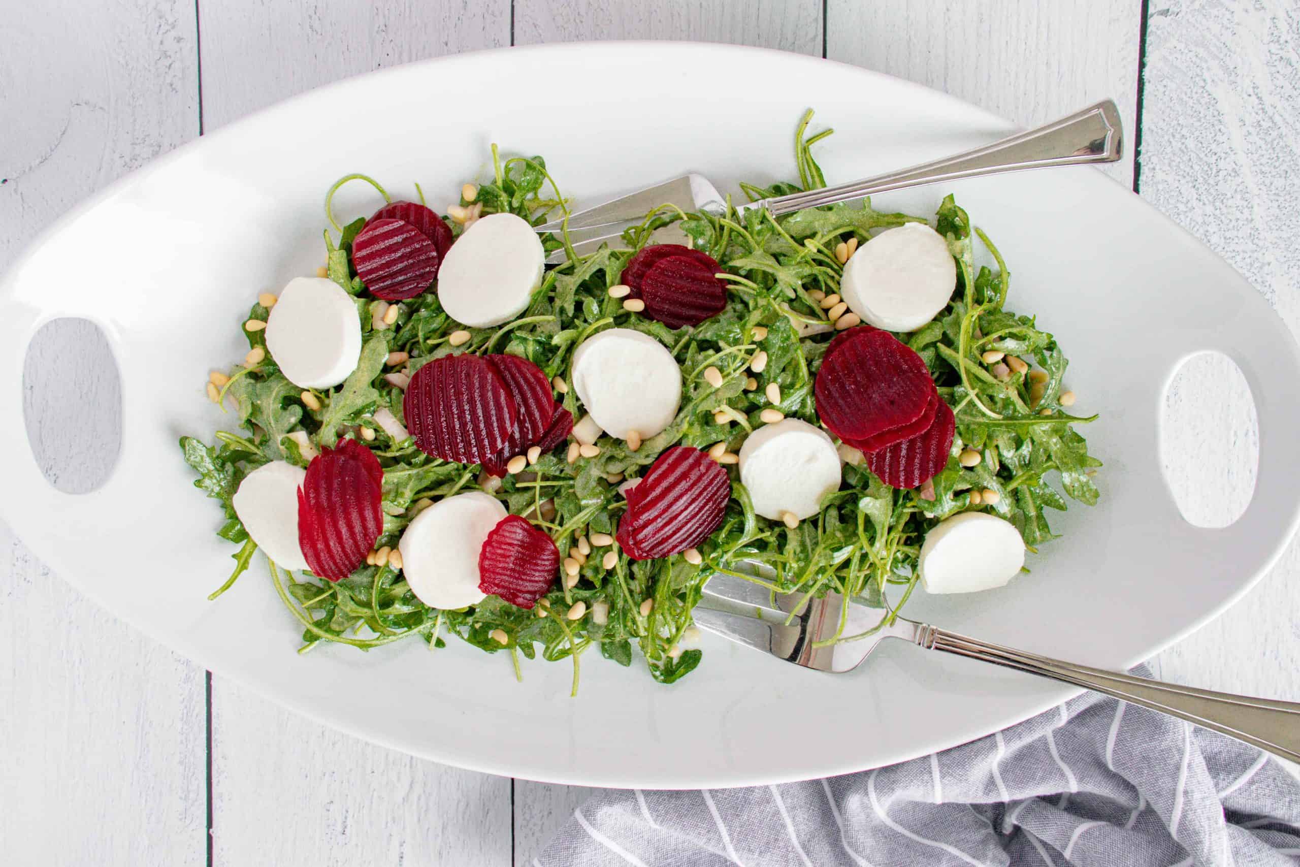Arugula with beets and mozzarella