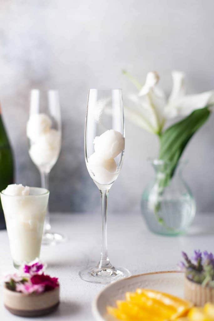 2 champagne flutes with sorbet in them.