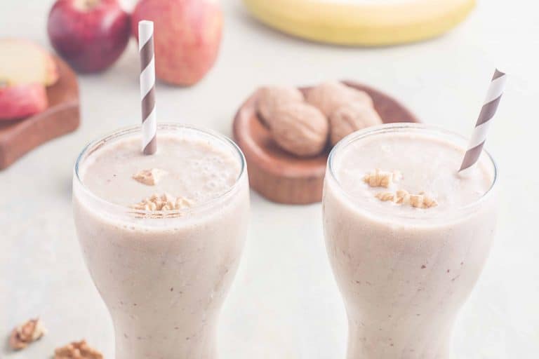 2 Smoothies beside each other.