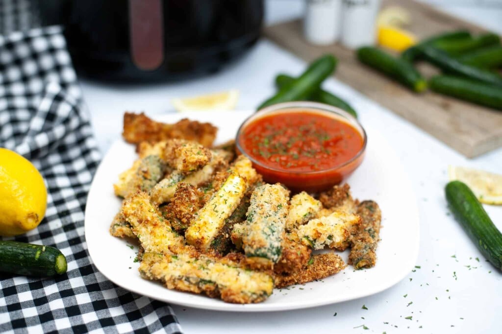 Plate of zucchini fries with marinara sauce.
