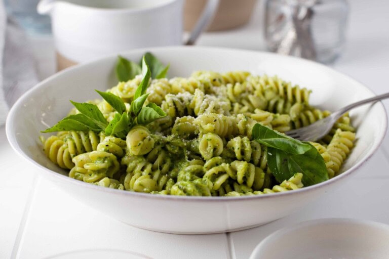 Creamy Avocado Pesto Pasta