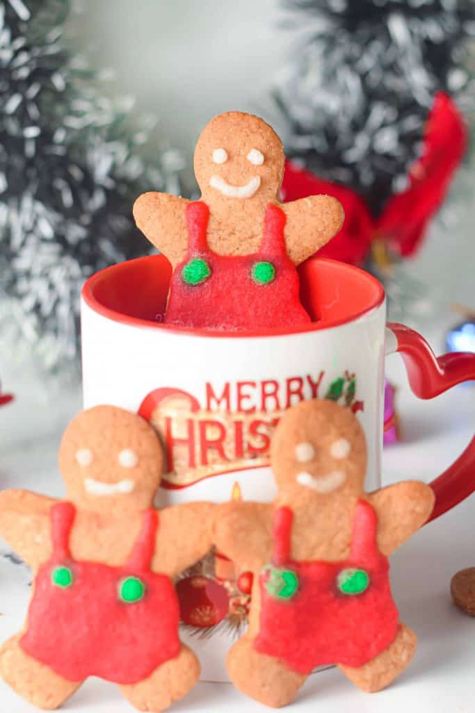 Gingerbread Men in Coffee Cup