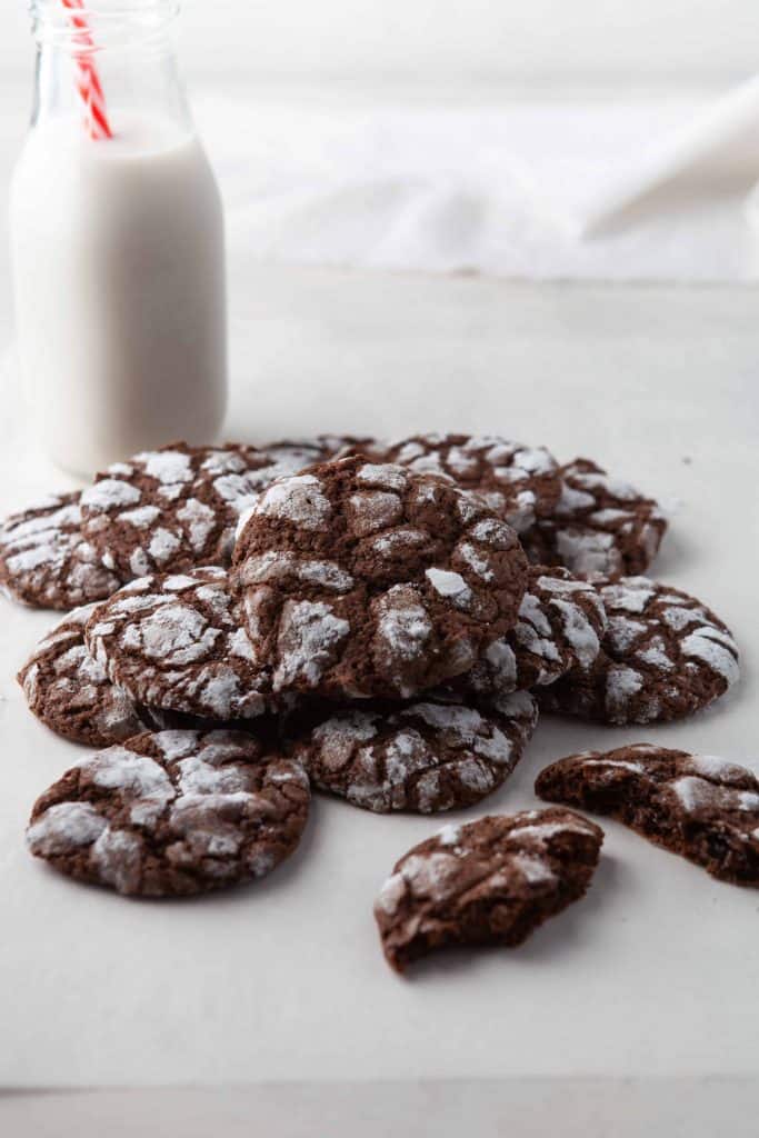Crinkle cookies and milk.