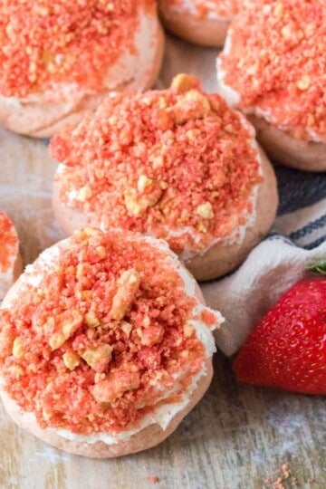 Overhead view of strawberry crunch cookies/