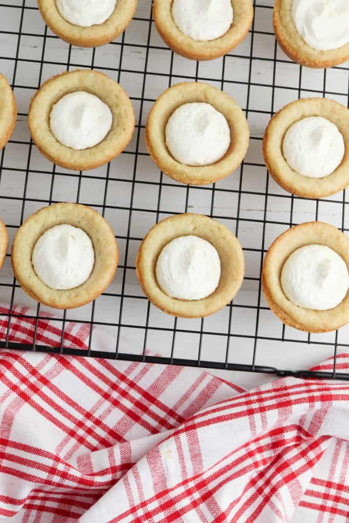 Cheesecake filling in cookie cups