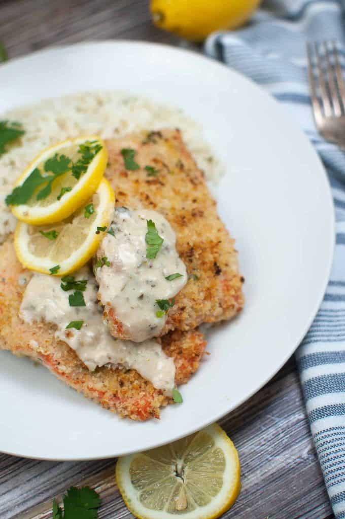 Closeup_salmon_with_white_wine_sauce