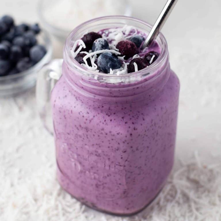 Smoothie with bananas and blueberries