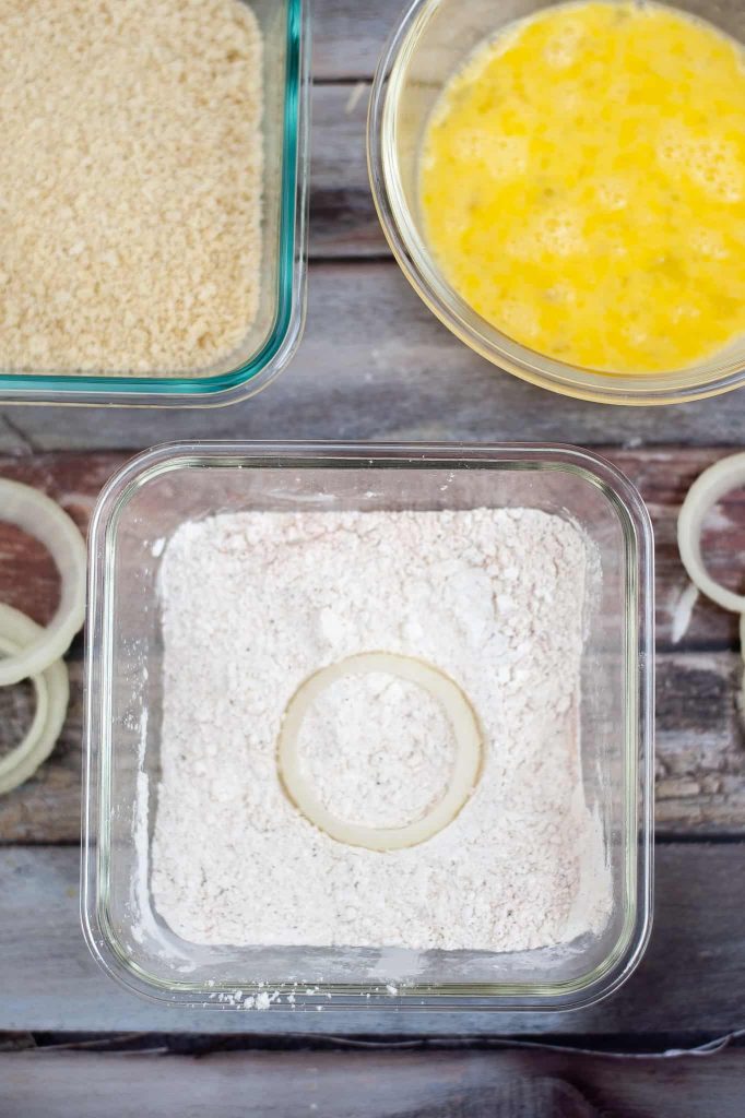 Onion ring dredging station