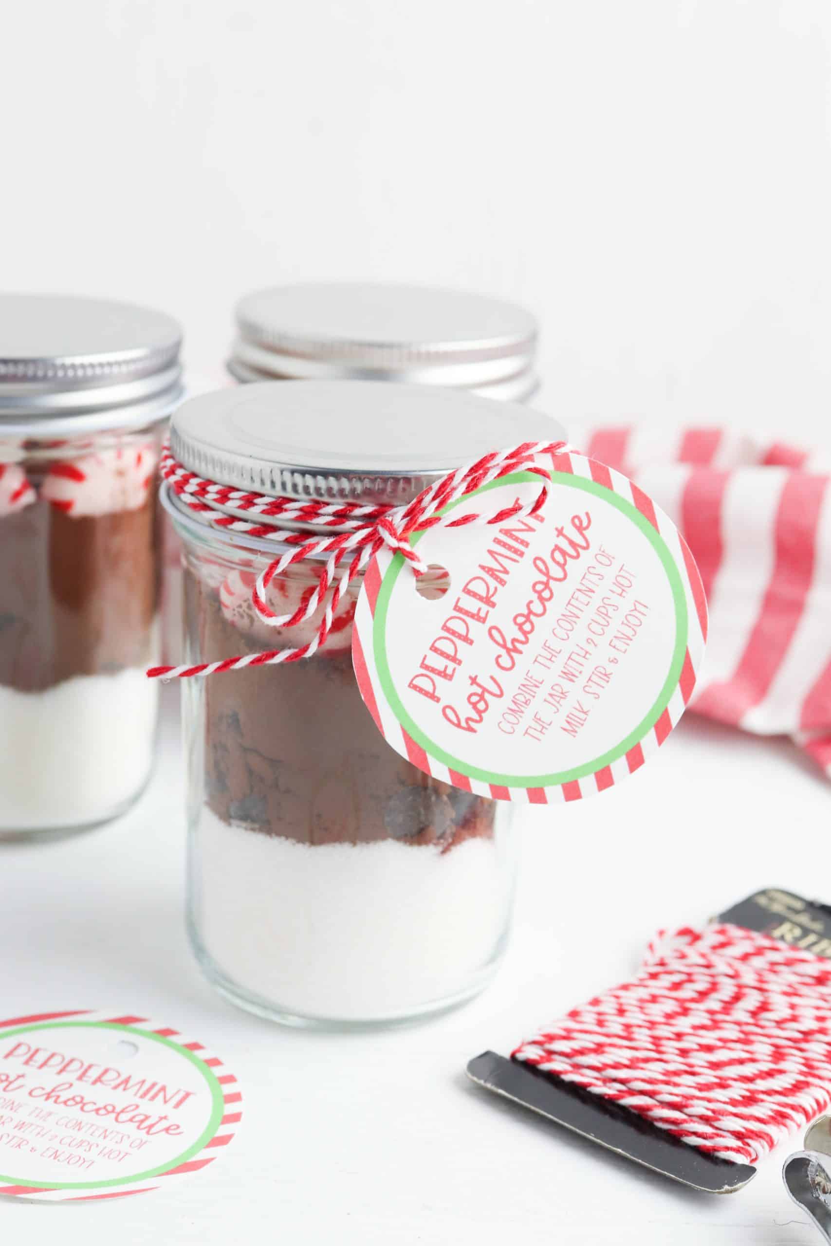 Tag on Mason jar with peppermint hot chocolate ingredients in it.