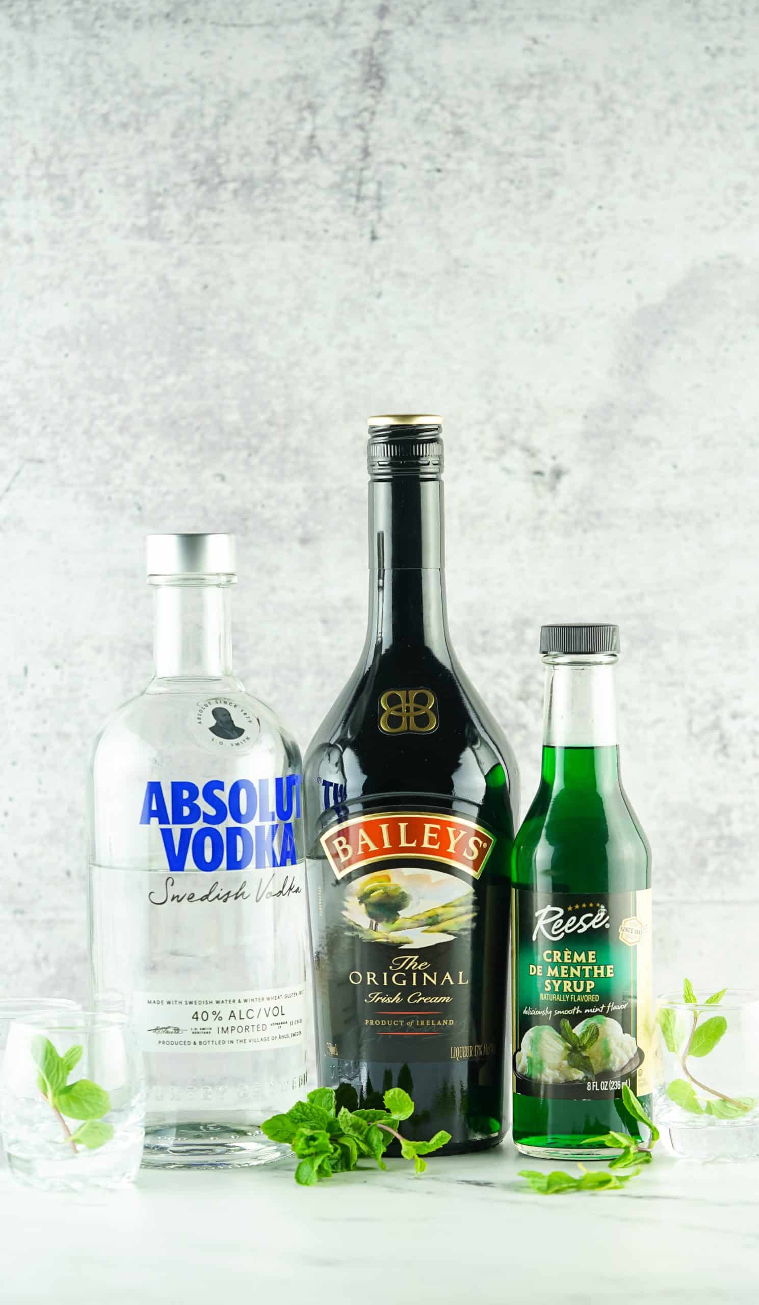 Ingredients for Thin Mint Shots.