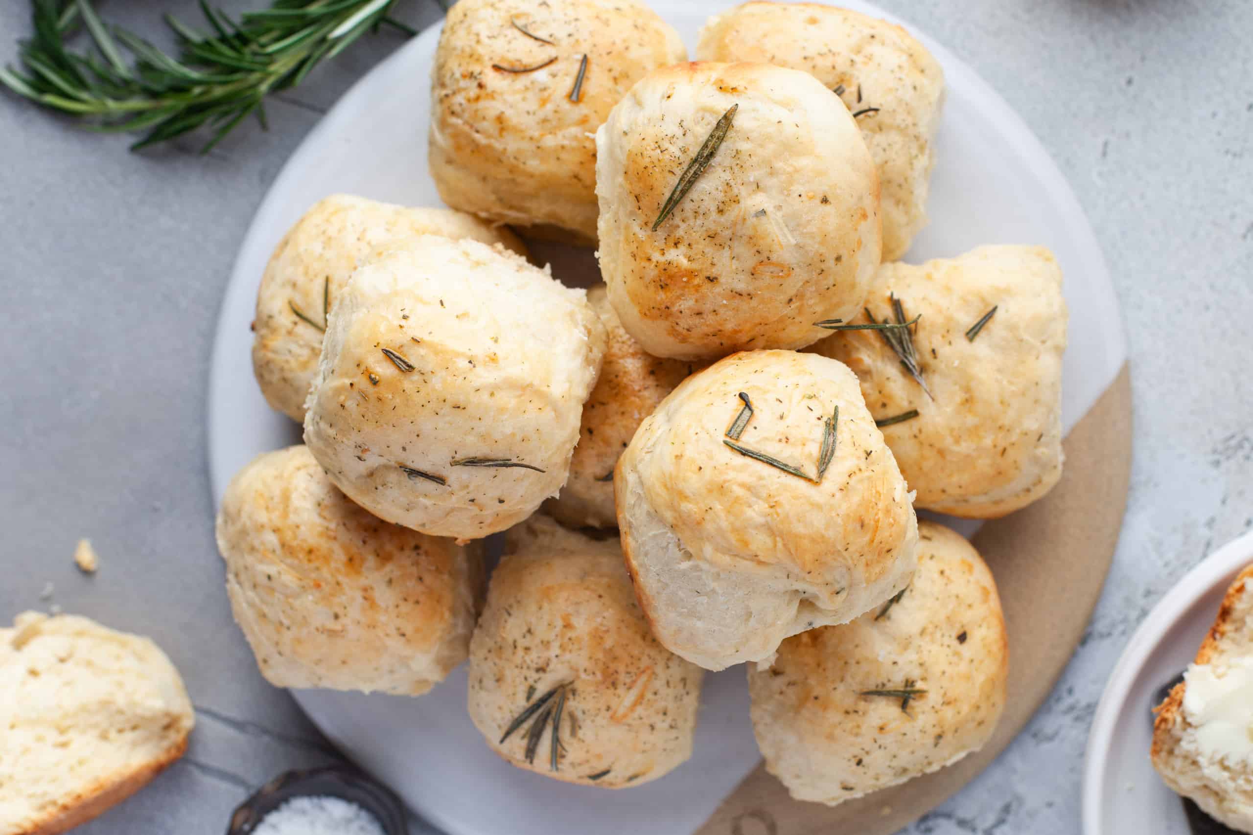 Overhead view of garlic dinner rolls.