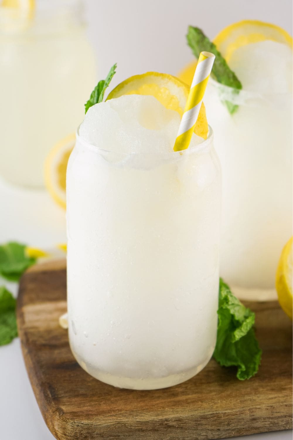 lemonade slushy with lemon and mint