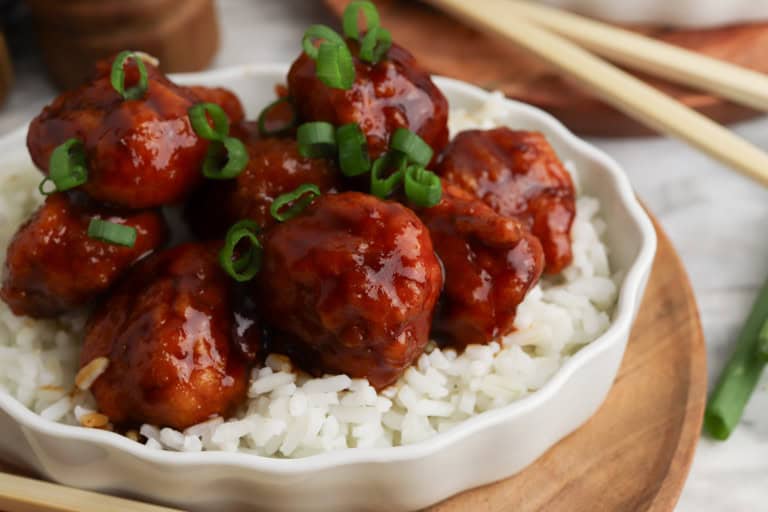 Asian chicken over white rice.