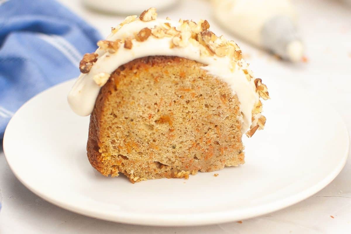 carrot cake bundt cake slice