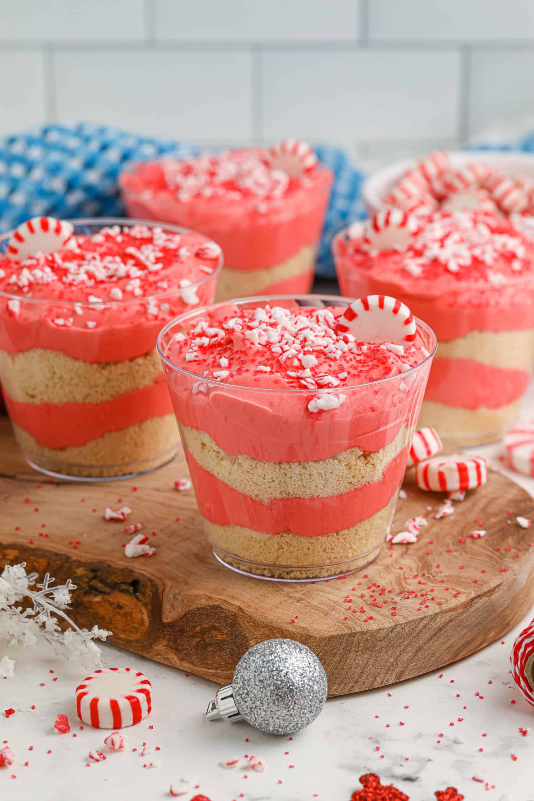 Headon photo of no-bake peppermint desserts.