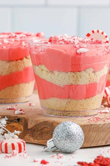Headon photo of peppermint pudding cups.