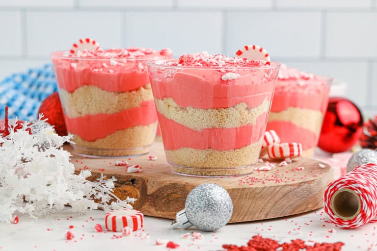 Headon photo of peppermint pudding cups.