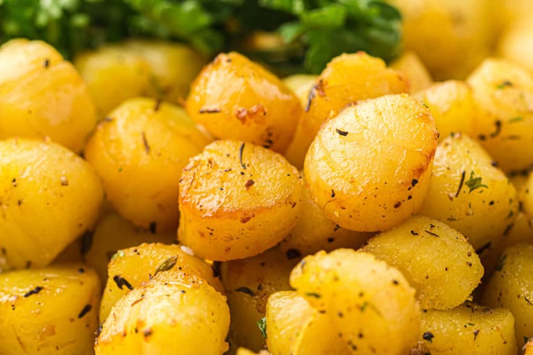 Close-up aor air fryer scallops.