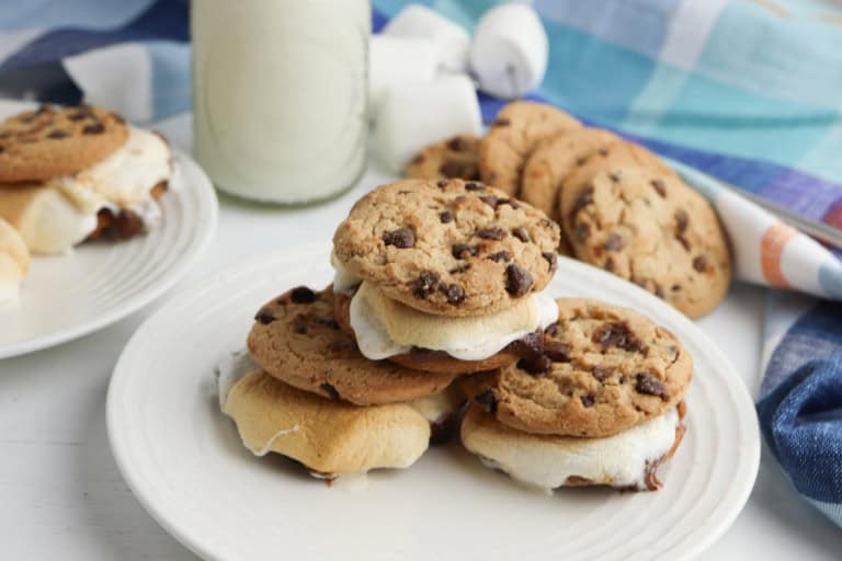 Headon view of chocolate chip cookie smores.