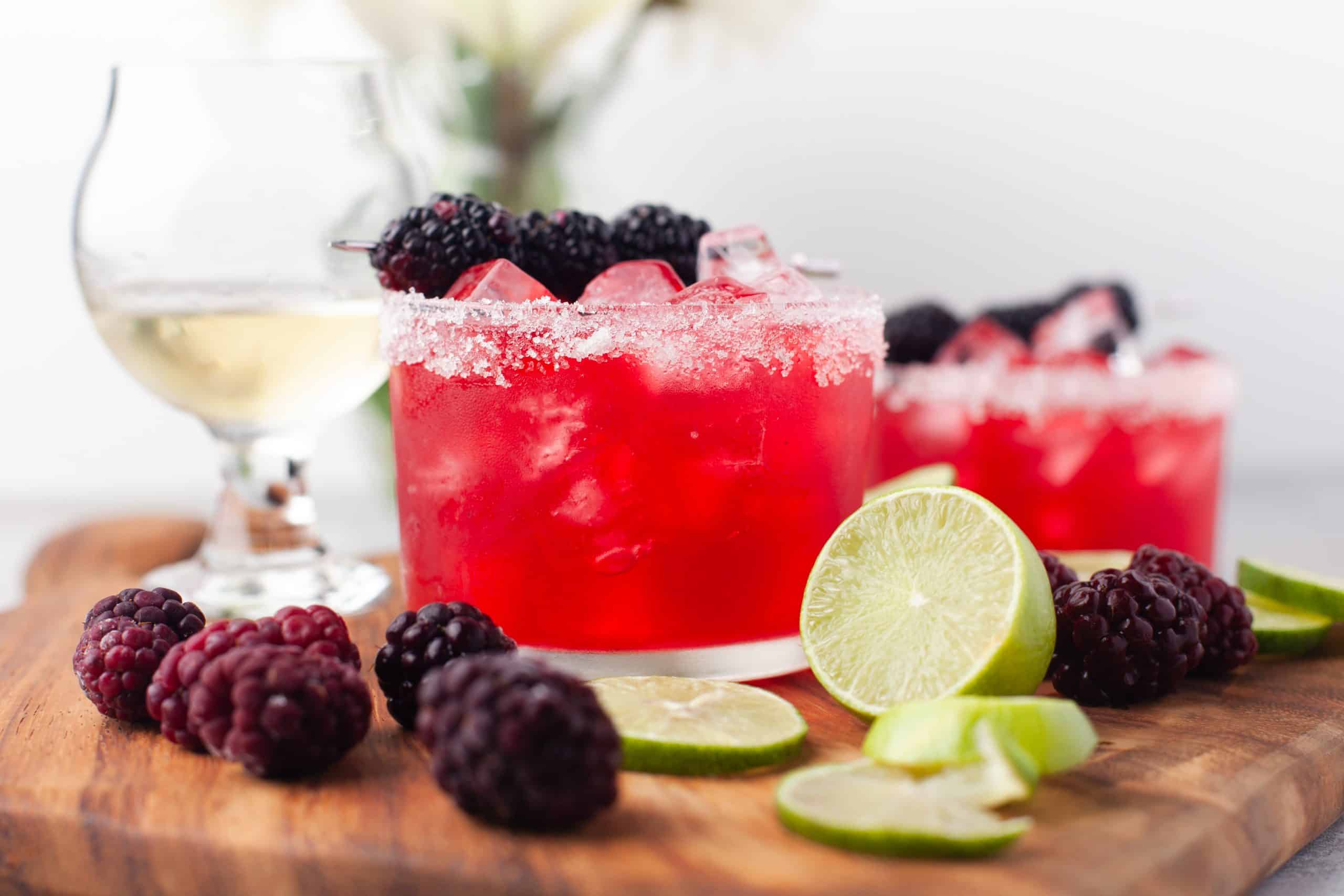 Blackberry margarita with lime and blackberries.