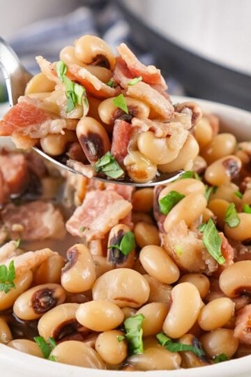 Instant Pot Black Eyed Peas in a bowl with a spoonful of them.