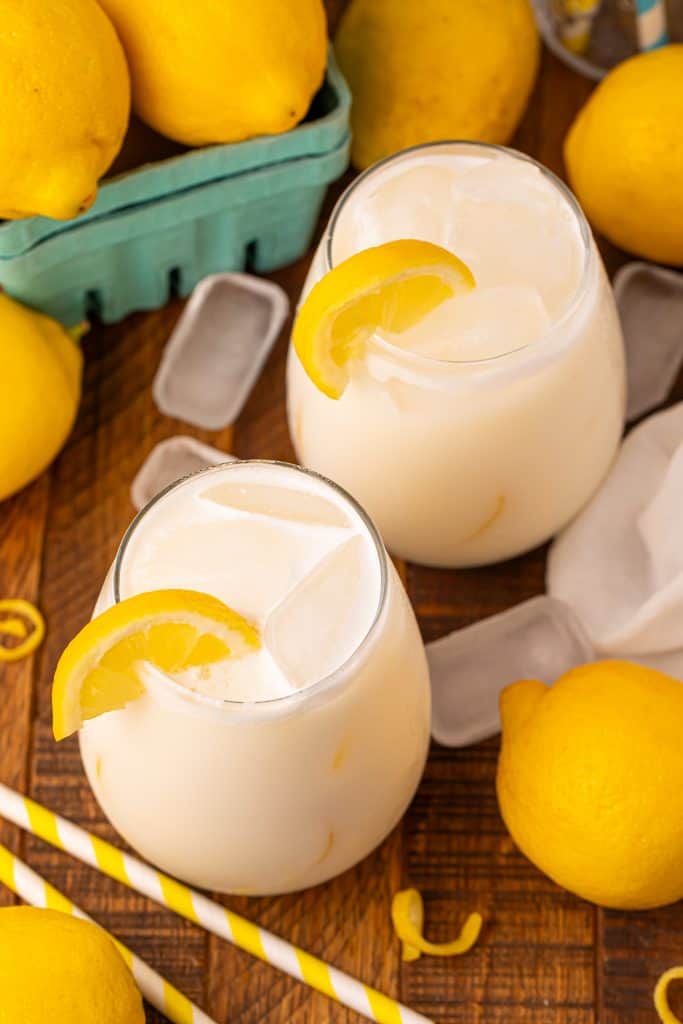 2 glasses of creamy lemonade.