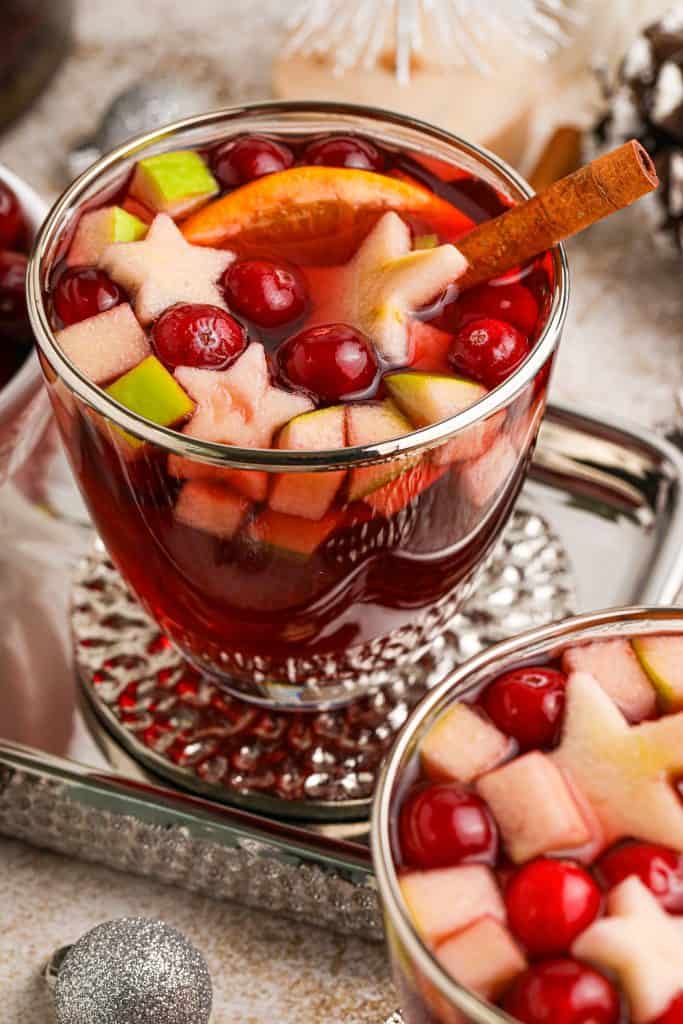 Thanksgiving punch with cinnamon sticks.