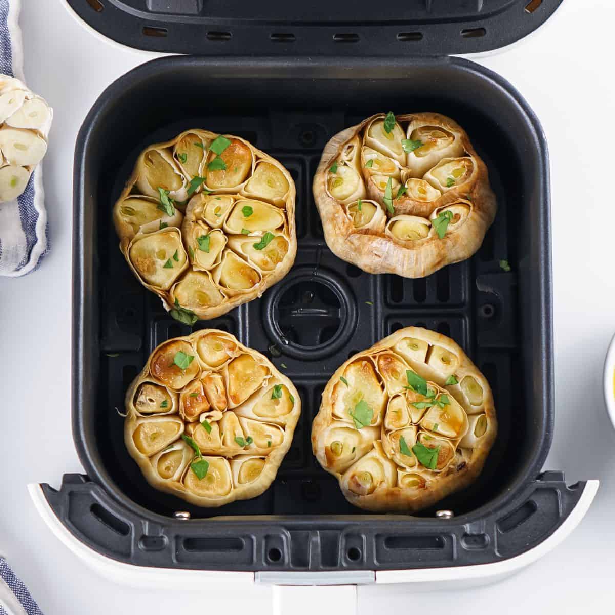 Air fryer garlic featured image.
