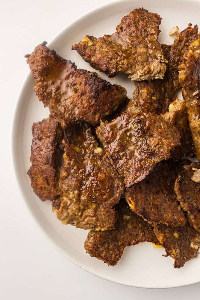 viral doner lamb meat piece on a white plate.