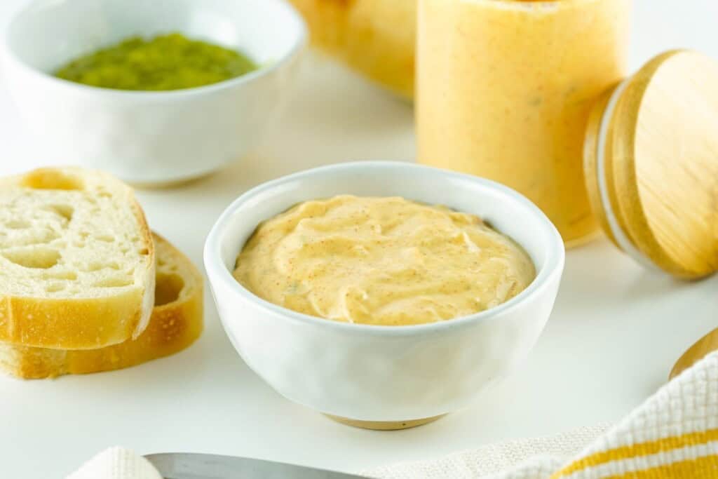 Bowl of copycat Big Mac sauce with sliced bread and pickle relish