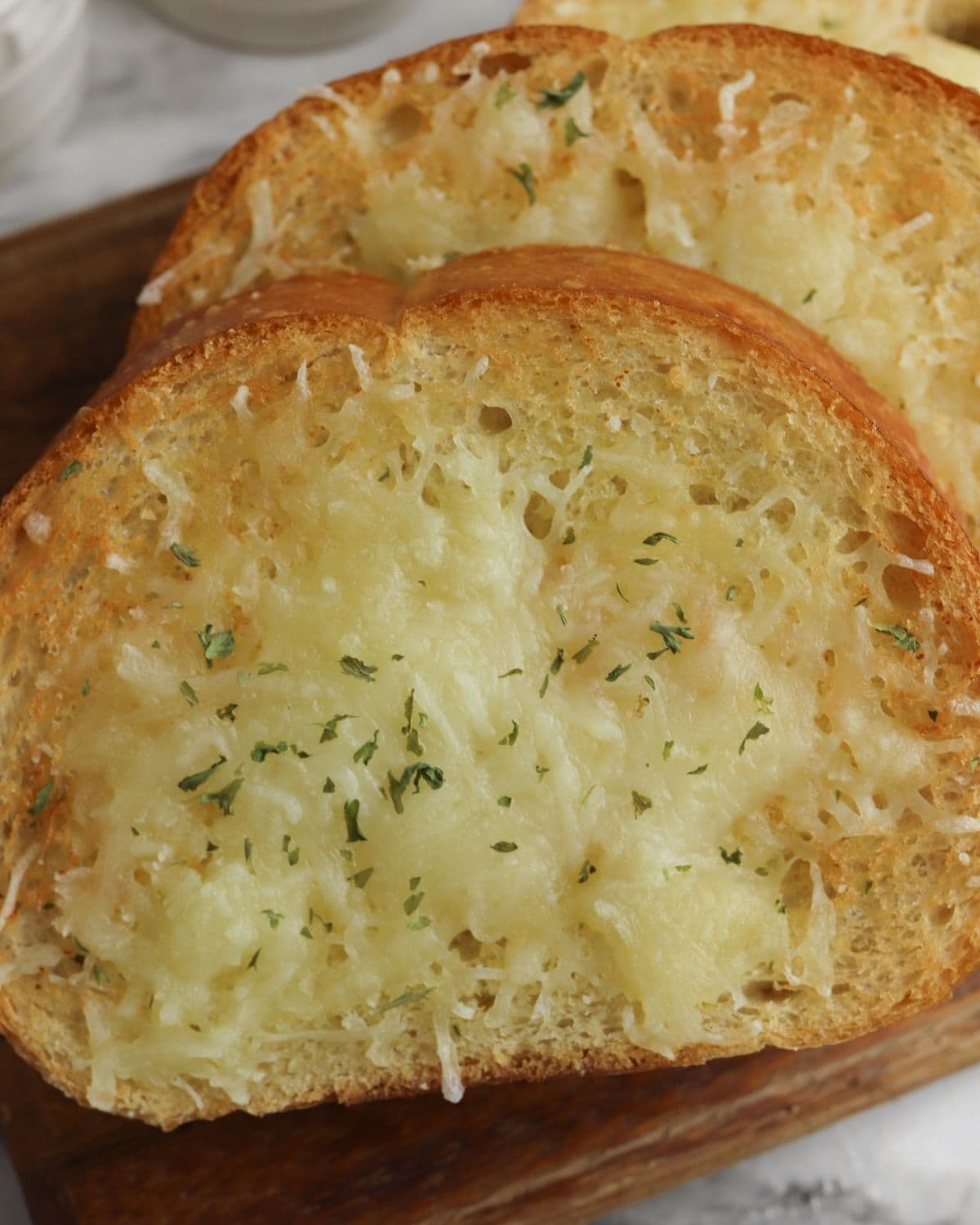 cheesy garlic bread in air fryer with melted Italian blend cheese